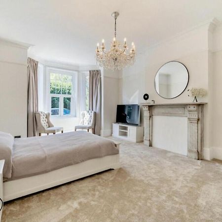 איבשאם Freshly Renovated 2 Bedroom Apartment 10 Mins From Cotswolds Child Friendly Great Location With Plenty Of Nearby Free Parking Freestanding Bath And Outdoor Private Terrace Area מראה חיצוני תמונה